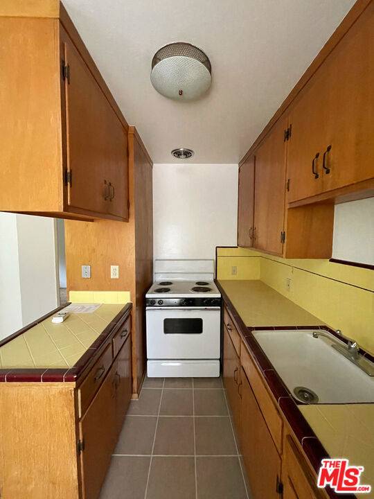 East Palo Alto, CA 94303,1637 Woodland AVE