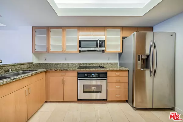 Marina Del Rey, CA 90292,13700 Marina Pointe DR #419