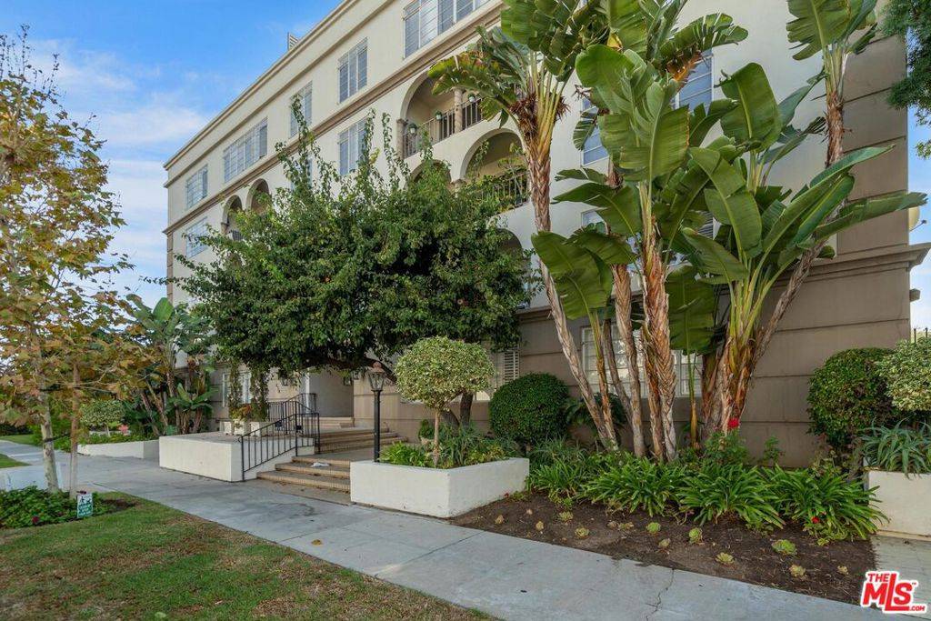 Beverly Hills, CA 90212,434 S CANON DR #401