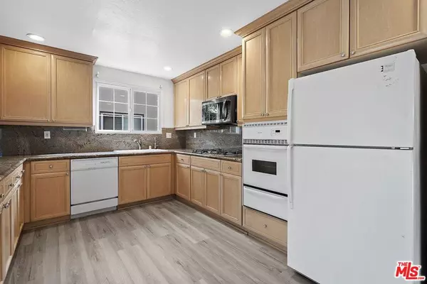West Hills, CA 91307,23807 Archwood ST