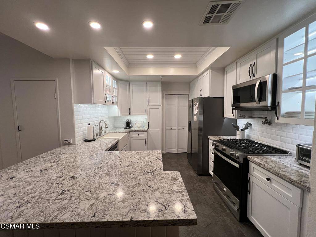 14630 Dickens ST #106, Sherman Oaks, CA 91403