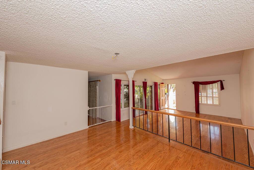 Chatsworth, CA 91311,22327 Devonshire ST