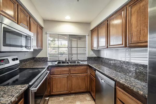 Oak Park, CA 91377,5837 Oak Bend LN #104