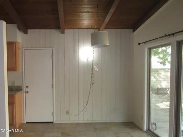 Thousand Oaks, CA 91360,897 E Hillcrest DR