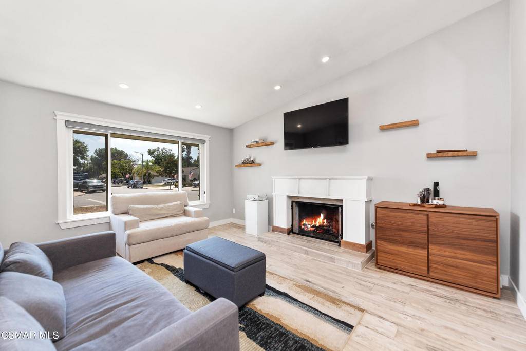 Newbury Park, CA 91320,795 Green Valley DR