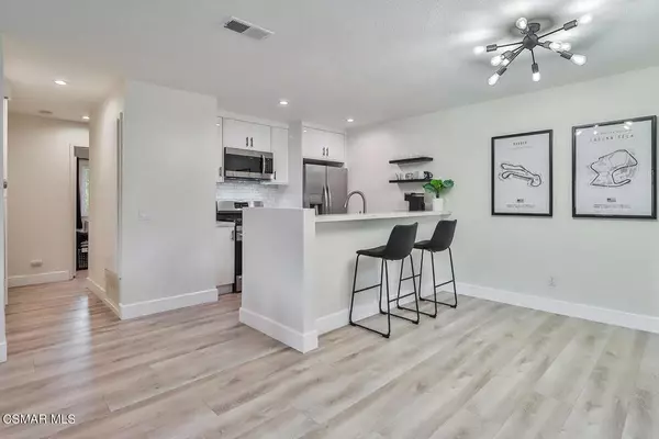 Agoura Hills, CA 91301,28872 Conejo View DR