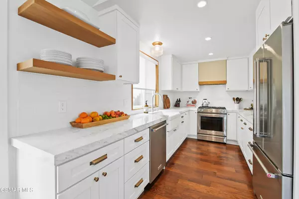 Agoura Hills, CA 91301,28316 Laura La Plante DR