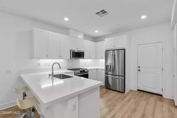 Simi Valley, CA 93065,2535 Little Rock LN