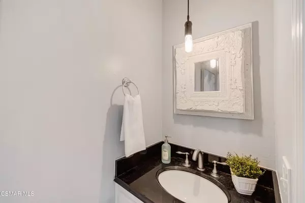 Woodland Hills, CA 91367,21555 Burbank BLVD #60