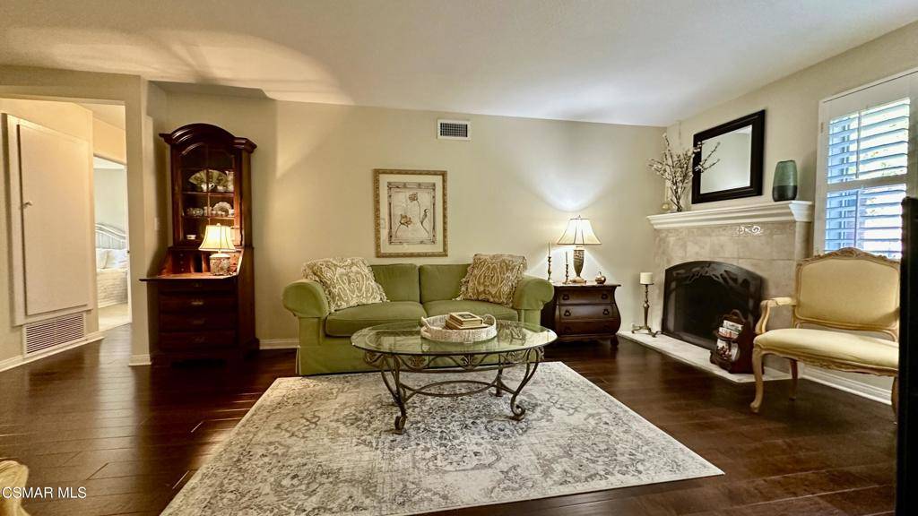 Agoura Hills, CA 91301,5984 Dovetail DR