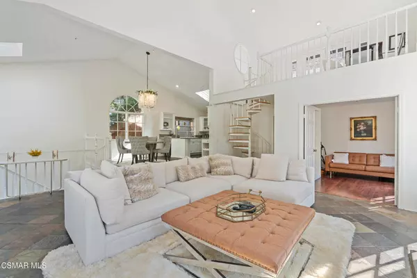 Los Angeles, CA 90046,8032 Willow Glen RD