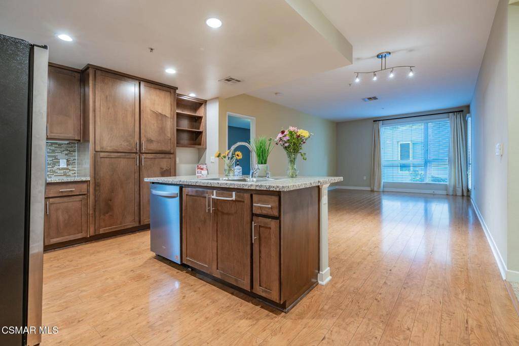 Woodland Hills, CA 91367,21301 Erwin ST #321