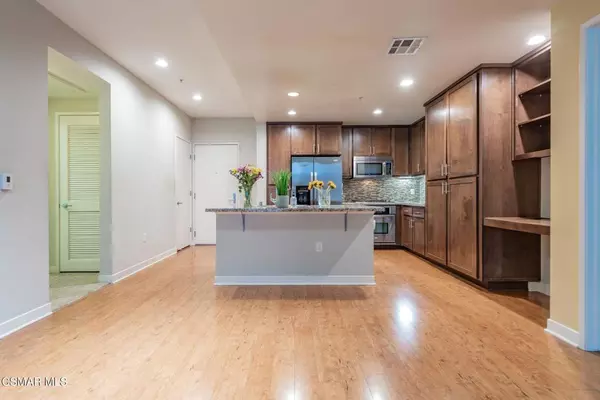 Woodland Hills, CA 91367,21301 Erwin ST #321