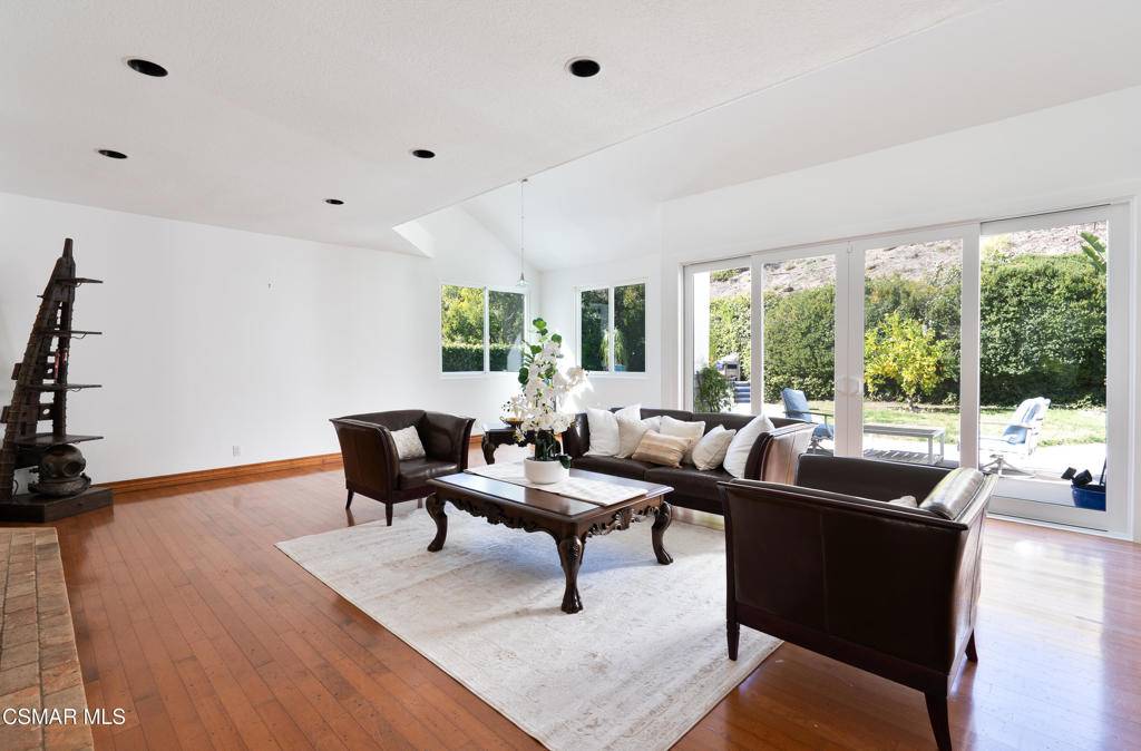 Westlake Village, CA 91361,2217 Kirsten Lee DR