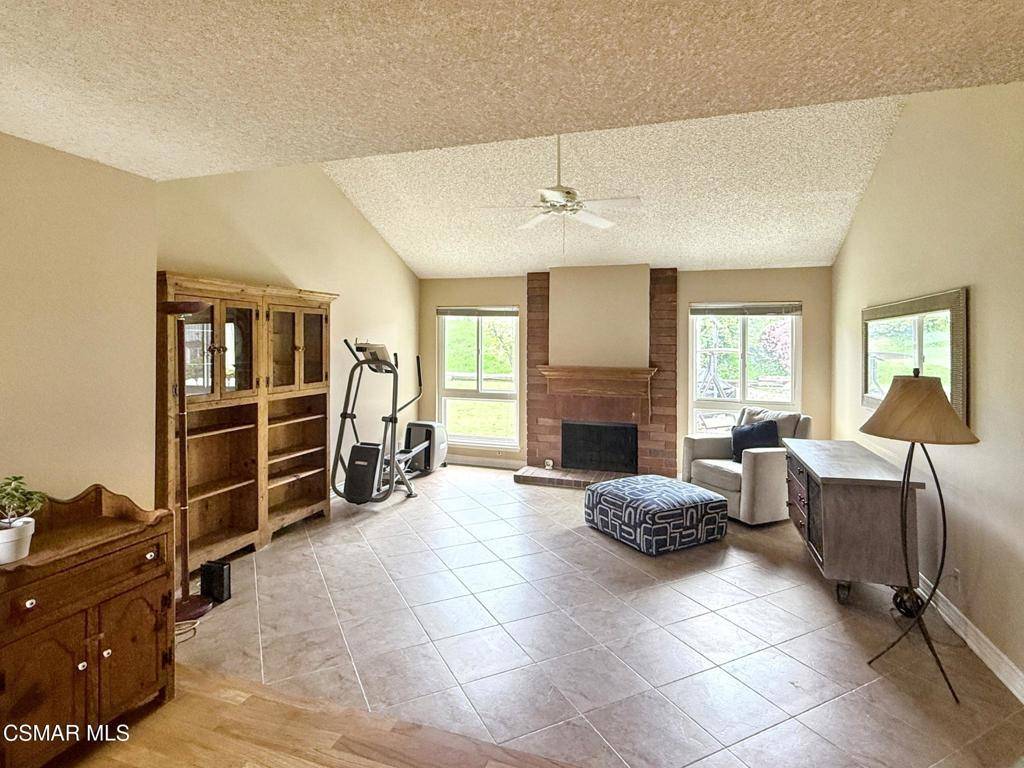 Thousand Oaks, CA 91360,3274 Cherrywood DR