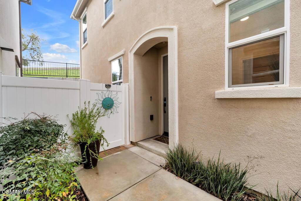 8565 N Walnut WAY, West Hills, CA 91304
