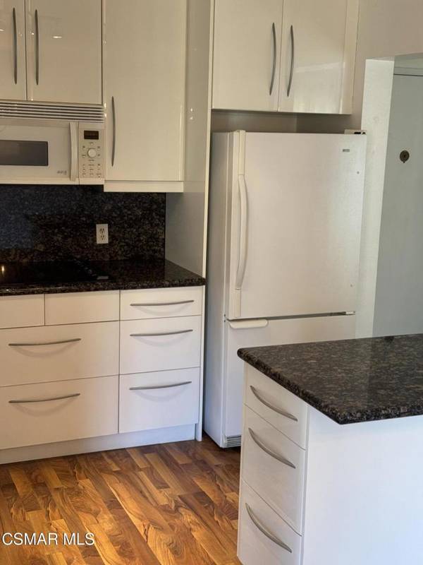 Thousand Oaks, CA 91360,348 Chestnut Hill CT #27