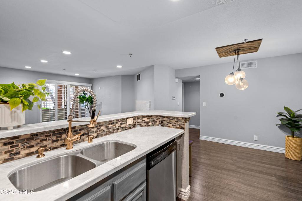 Oak Park, CA 91377,631 Oak Run TRL #Tl203