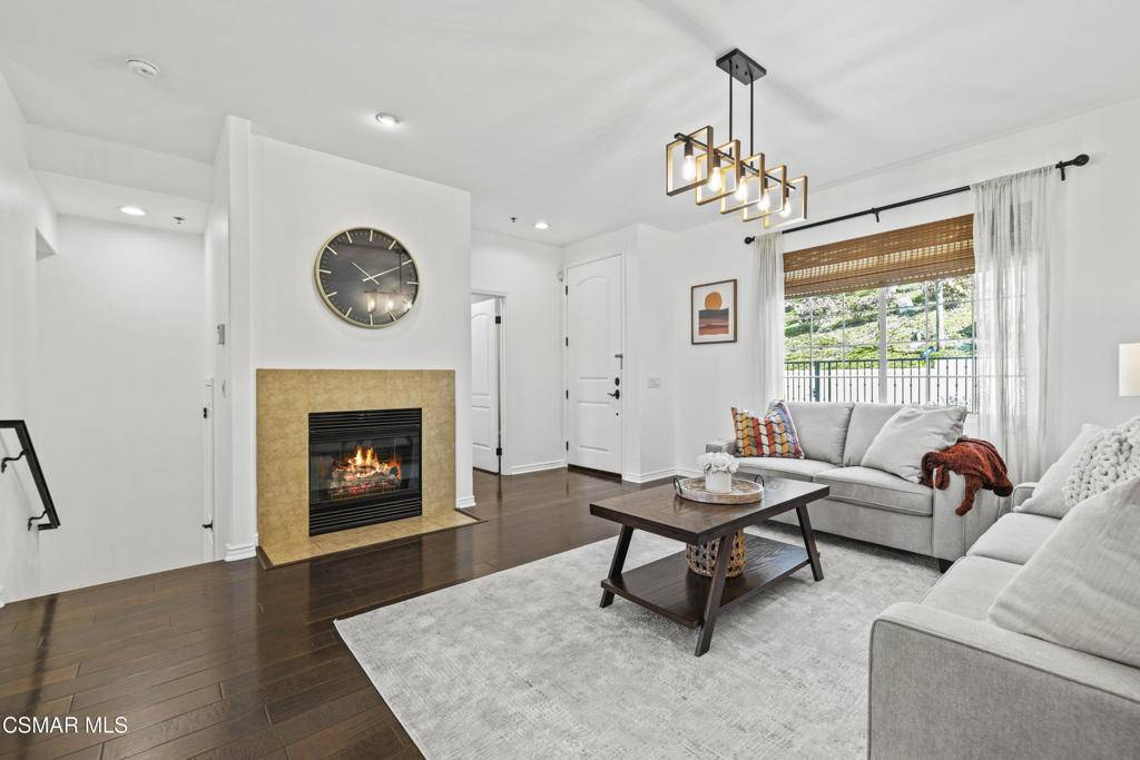 Thousand Oaks, CA 91362,393 E Hilltop WAY