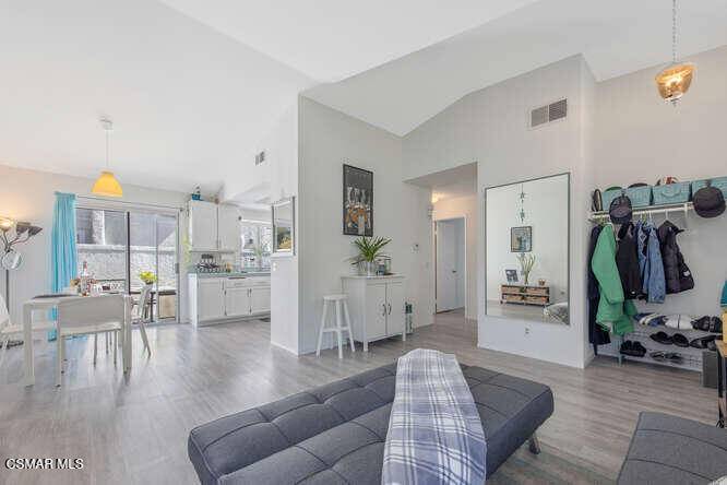 Oak Park, CA 91377,950 Quarterhorse LN