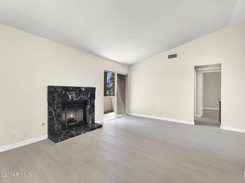 West Hills, CA 91307,23201 Sherman WAY #F