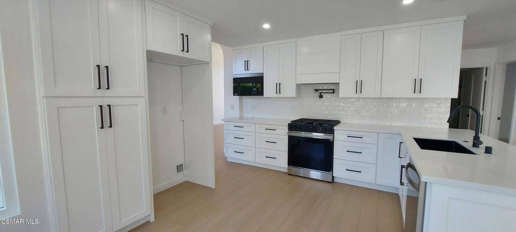 Simi Valley, CA 93065,748 Azure Hills DR