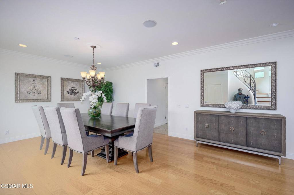 Camarillo, CA 93012,7111 Los Coyotes PL