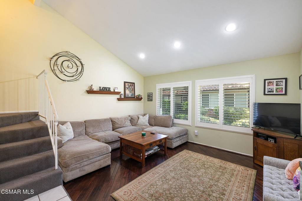 Agoura Hills, CA 91301,27564 Rondell ST