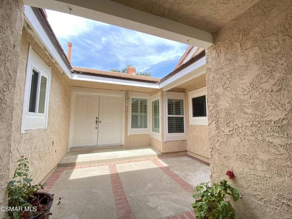 Westlake Village, CA 91361,850 Rim Crest DR