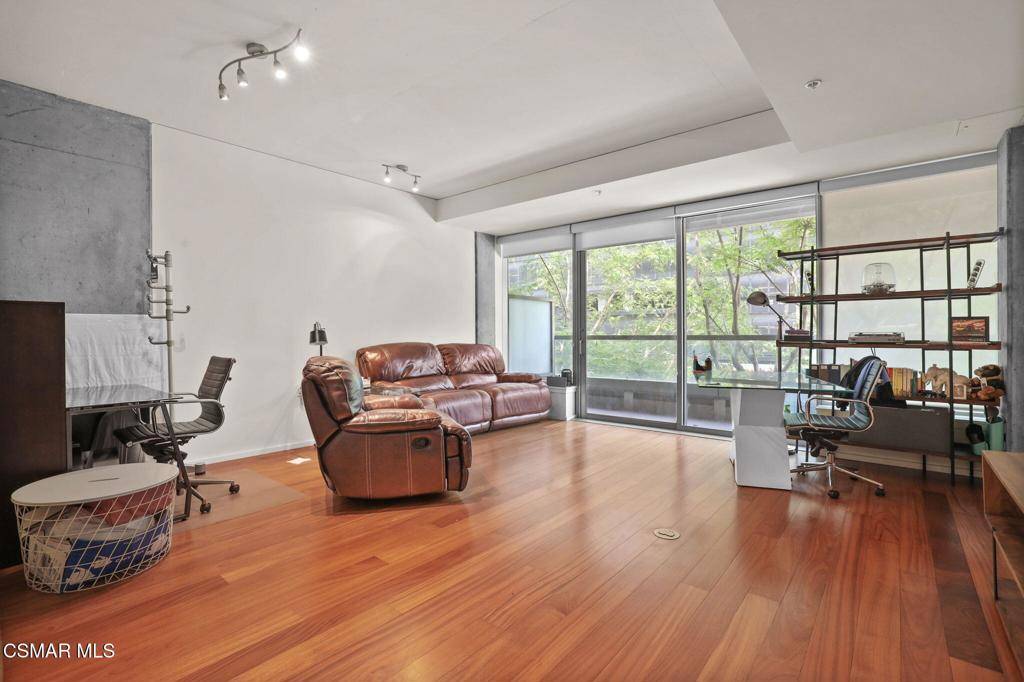 Los Angeles, CA 90015,1155 S Grand AVE #311