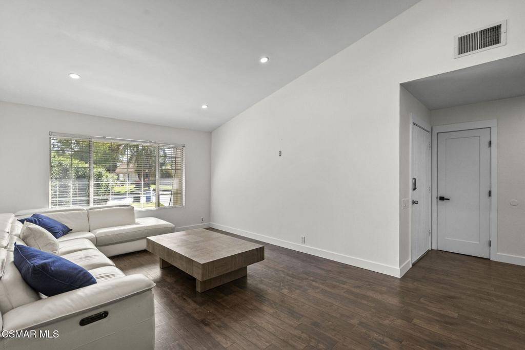 Simi Valley, CA 93065,459 Mark DR