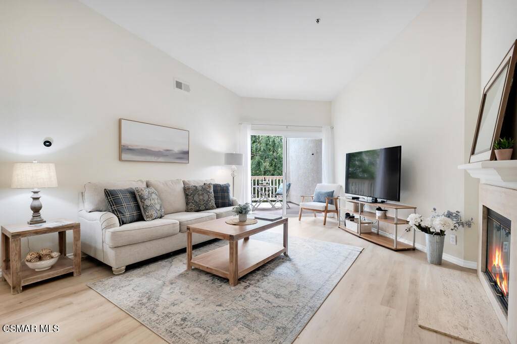 Oak Park, CA 91377,5744 Oak Bend LN #312