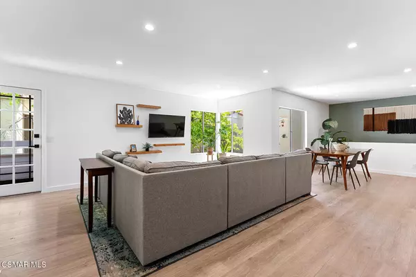 Thousand Oaks, CA 91362,647 Via Colinas