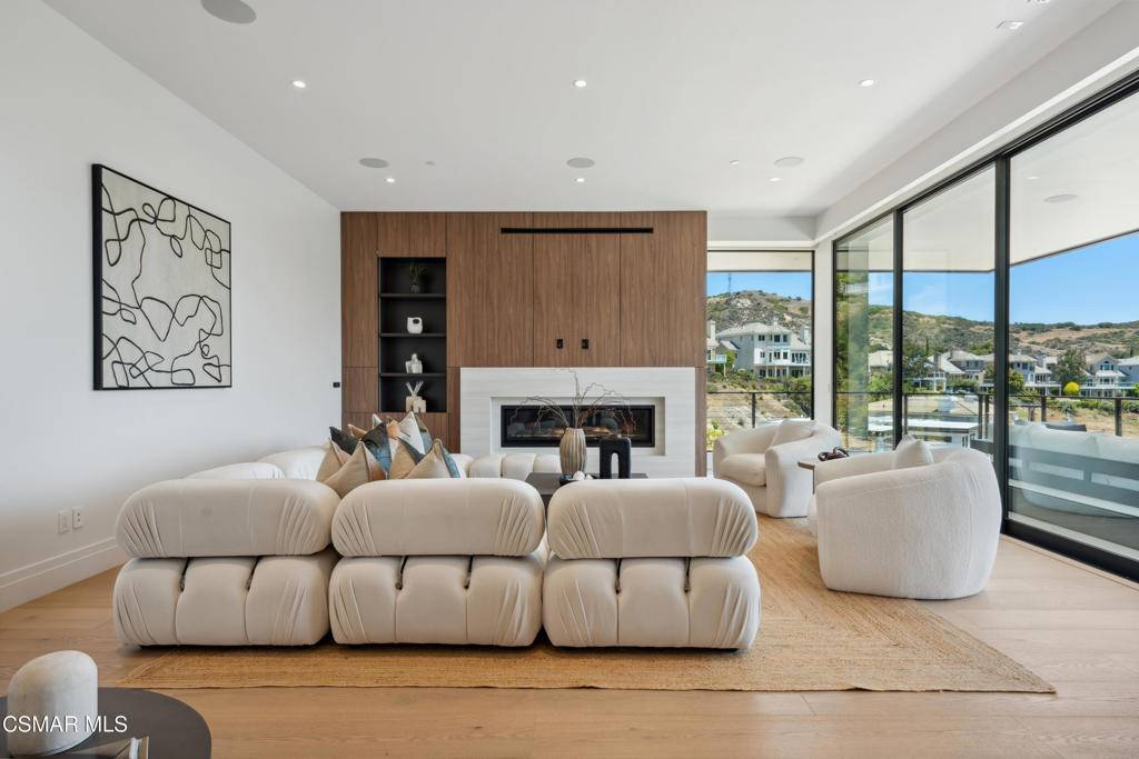 Westlake Village, CA 91361,461 Lake Sherwood DR
