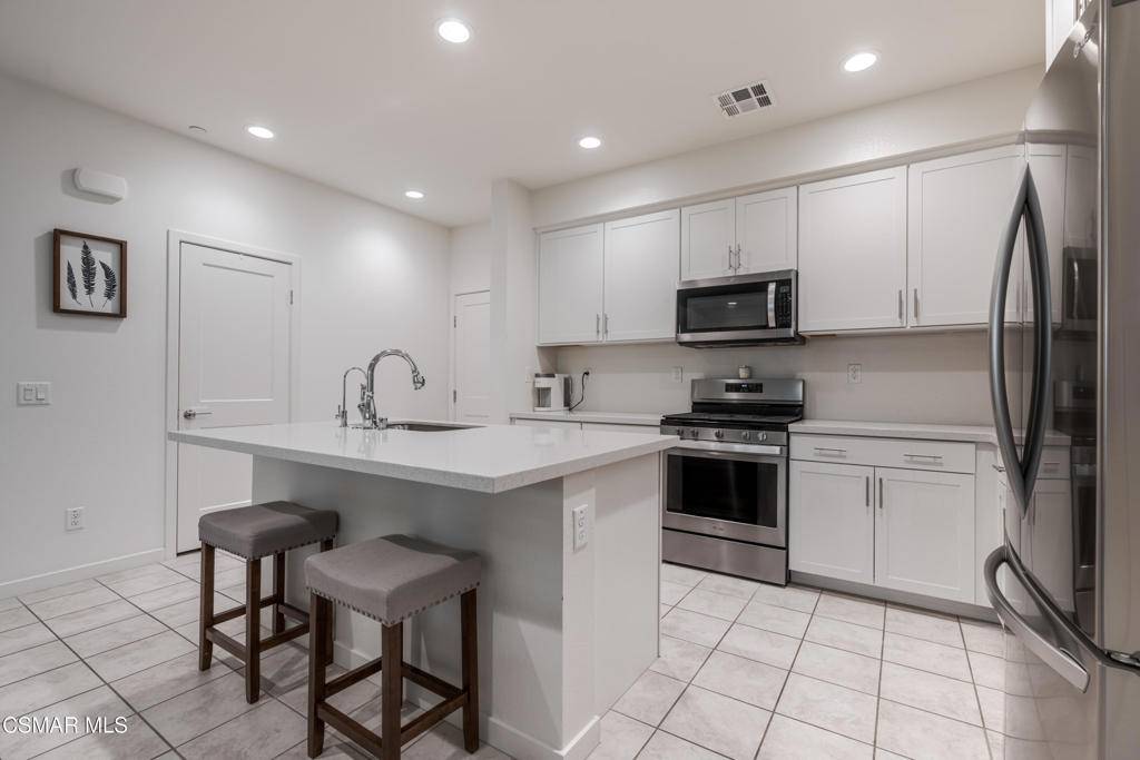Simi Valley, CA 93065,310 Farmhouse DR #4