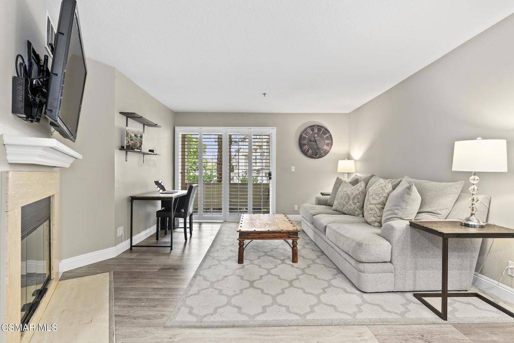 Oak Park, CA 91377,631 Oak Run TRL #202
