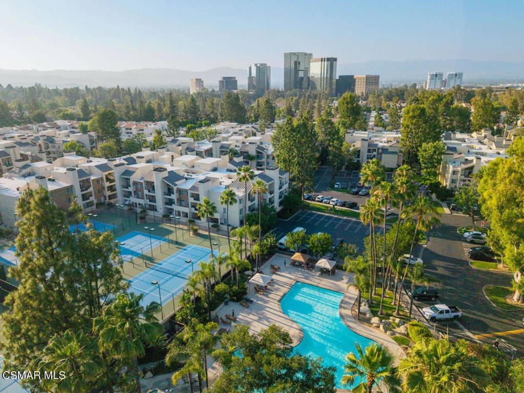 Woodland Hills, CA 91367,5565 Canoga AVE #205