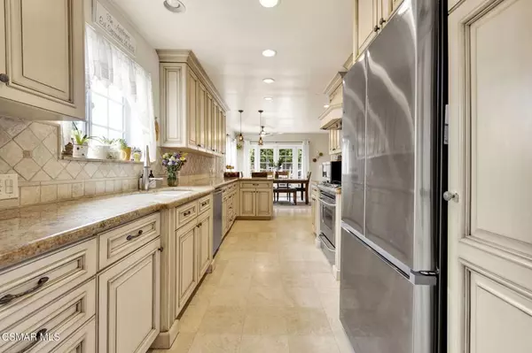 Woodland Hills, CA 91367,23204 Leonora DR