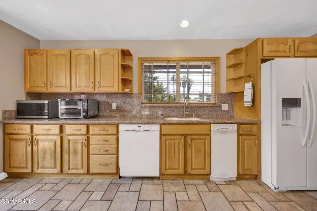 Northridge, CA 91324,9324 Geyser AVE