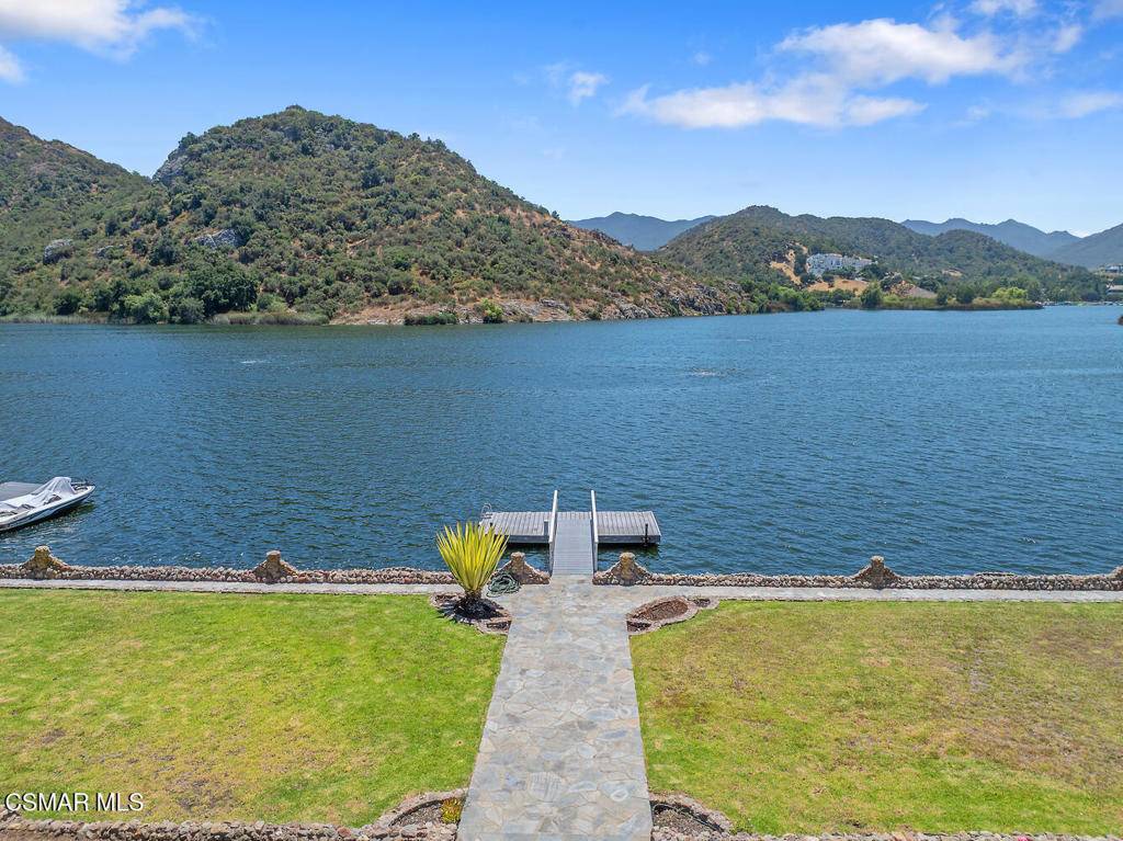 Thousand Oaks, CA 91361,800 Lake Sherwood DR