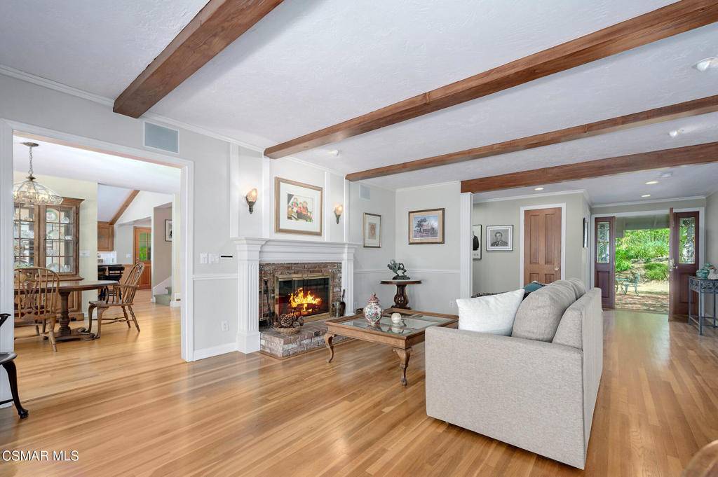 Woodland Hills, CA 91364,22101 Mulholland DR