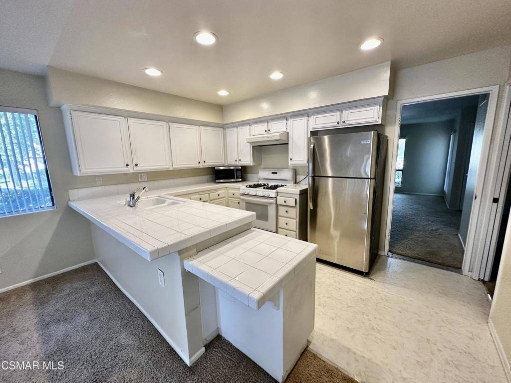 Westlake Village, CA 91361,2866 Lakeridge LN