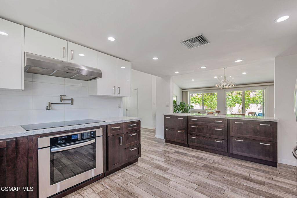 Simi Valley, CA 93065,75 Vista Lago DR