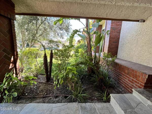 Agoura Hills, CA 91301,29160 Oakpath DR