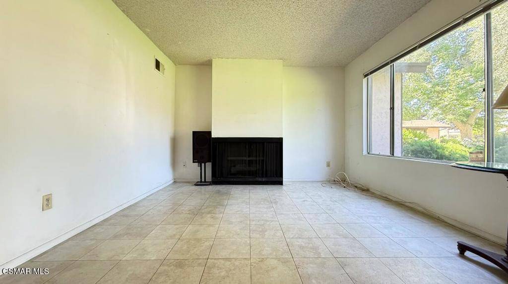 Reseda, CA 91335,7550 Corbin AVE #6
