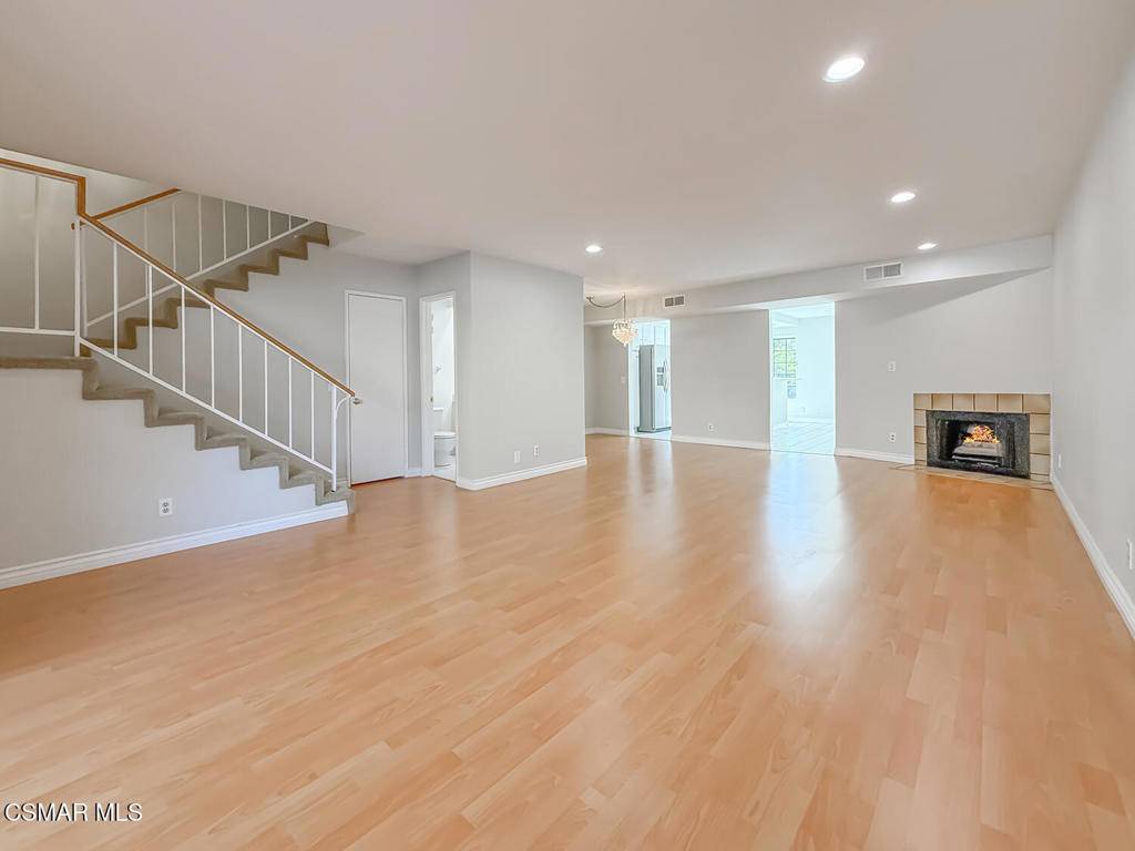 Woodland Hills, CA 91364,5404 Quakertown AVE #3