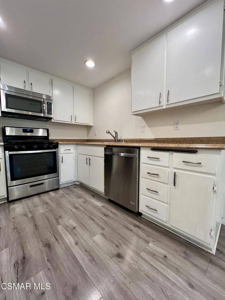Thousand Oaks, CA 91362,1342 Hillcrest DR #17