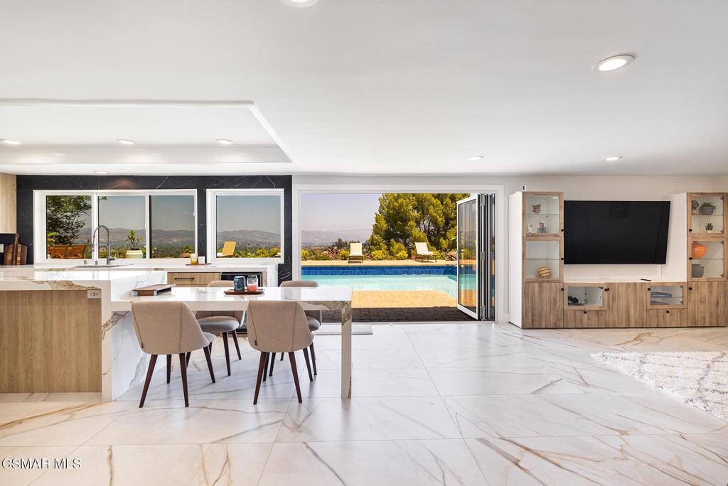 Calabasas, CA 91302,22957 De Kalb DR