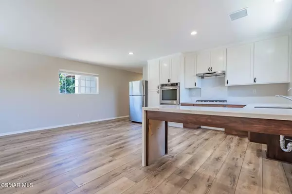 Simi Valley, CA 93063,3242 Hereford CT #B