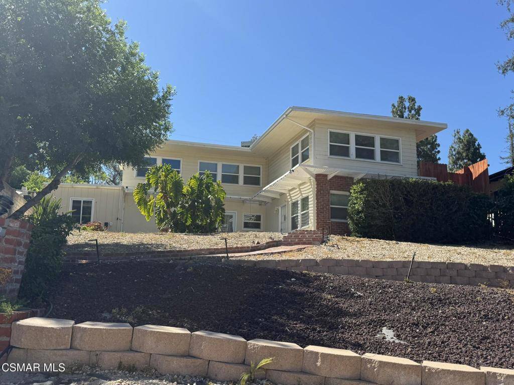 Woodland Hills, CA 91364,22319 Macfarlane DR